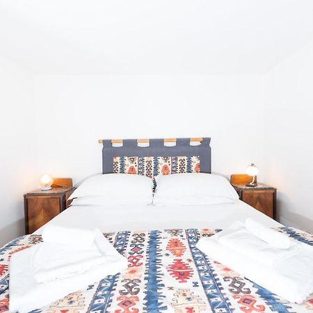 Stunning Campo De Fiori Apartment With Terrace روما المظهر الخارجي الصورة